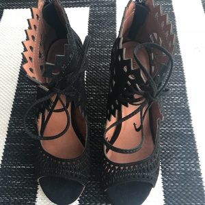 Jeffrey Campbell Black Cordillo Sandal size 8